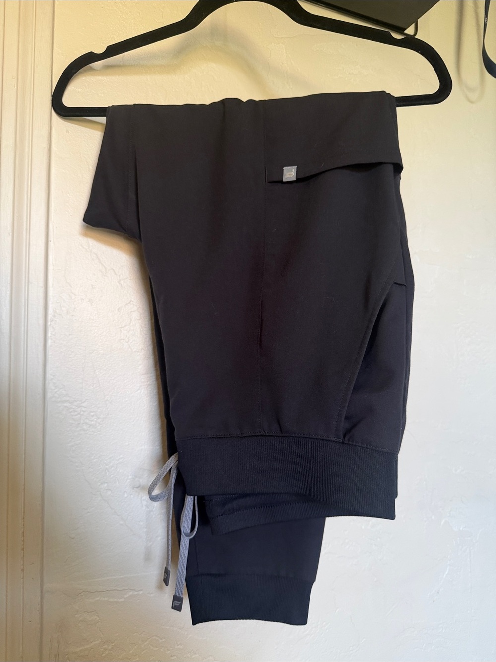 Fabletics High-Rise On-Call Scrub Joggers – Black